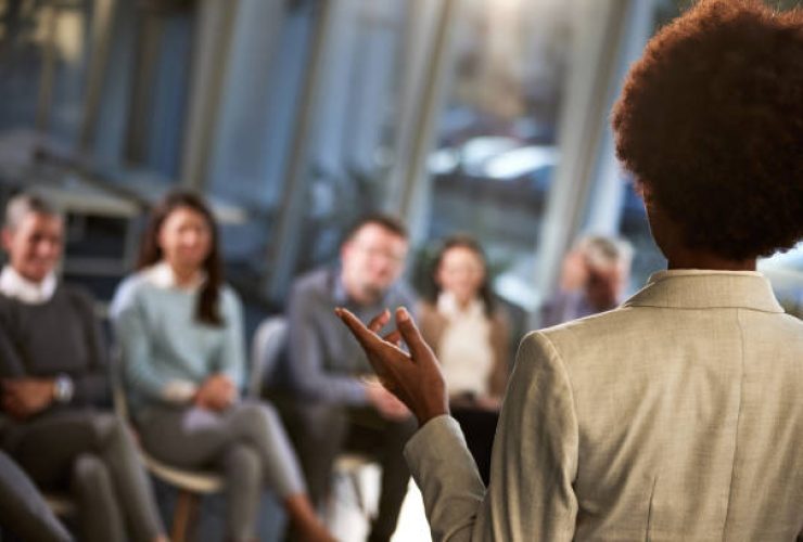 L’art oratoire et la prise de parole en public – Convaincre, captiver, inspirer